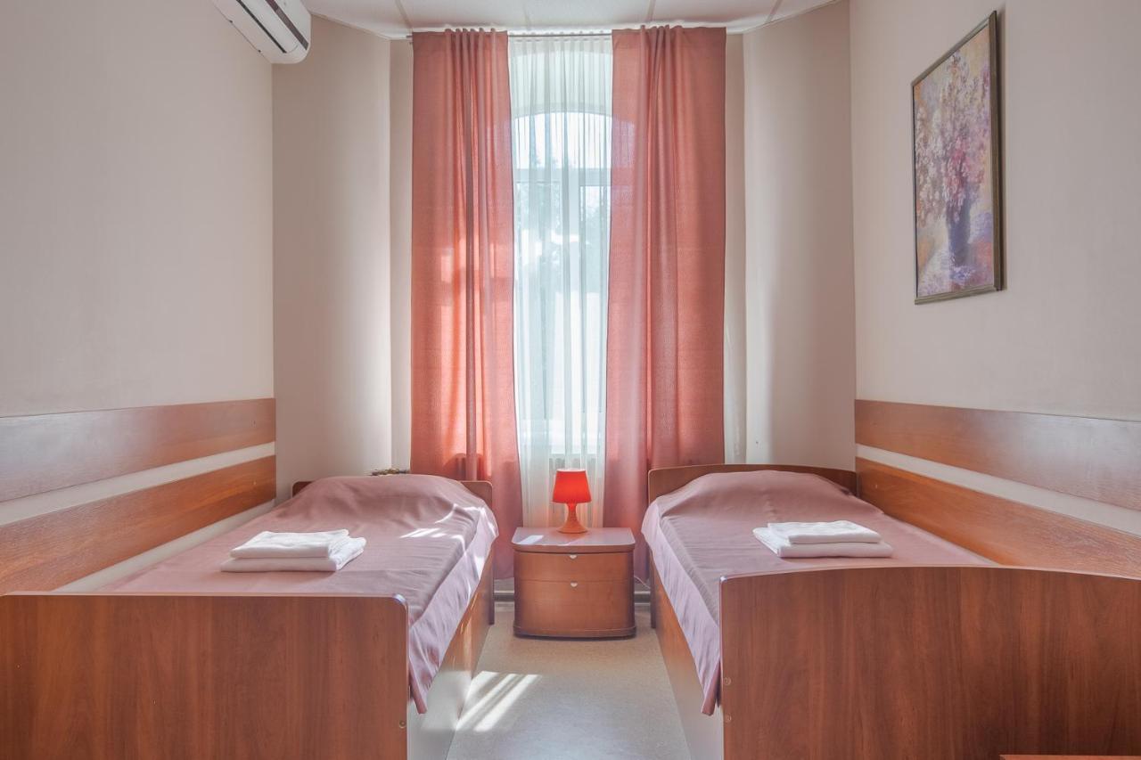Hotel Gostinyj Dom Kharkiv Exterior photo