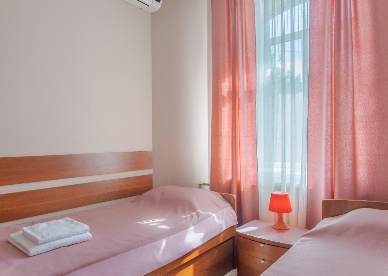 Hotel Gostinyj Dom Kharkiv Exterior photo
